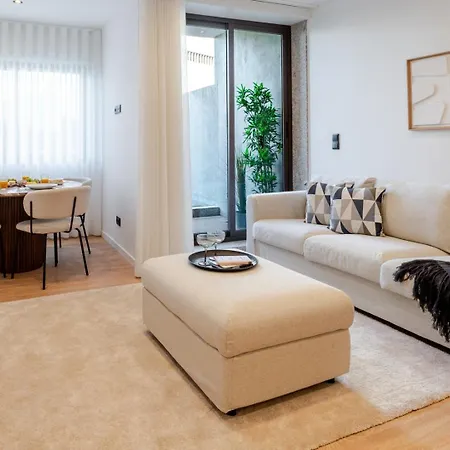 Urban Terrace & Stylish Living Spaces By Hostwise *