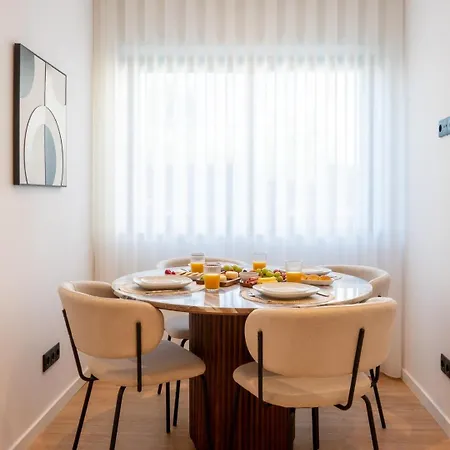 Apartment Urban Terrace & Stylish Living Spaces By Hostwise *