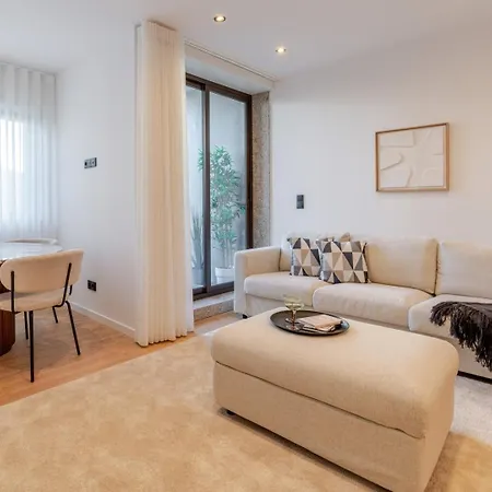 Urban Terrace & Stylish Living Spaces By Hostwise * Porto