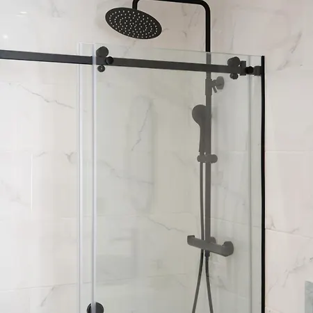 Apartment Urban Terrace & Stylish Living Spaces By Hostwise *