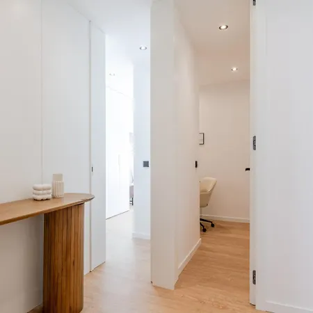 Urban Terrace & Stylish Living Spaces By Hostwise * Porto