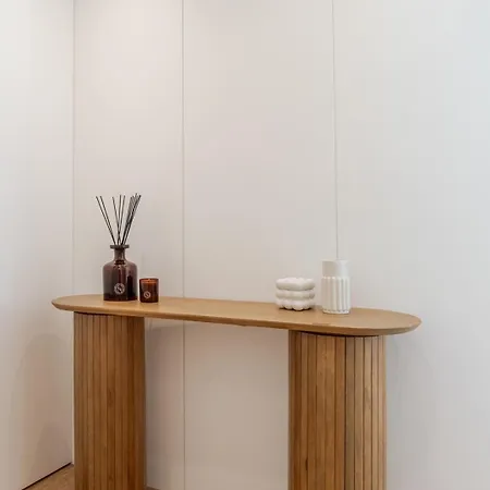 Urban Terrace & Stylish Living Spaces By Hostwise * Porto