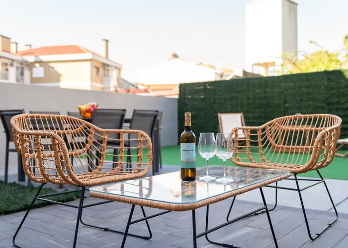 Urban Terrace & Stylish Living Spaces By Hostwise * פורטו