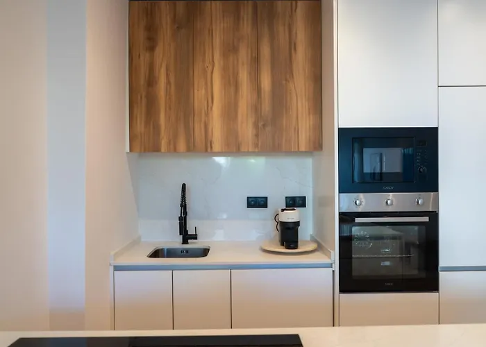 Urban Terrace & Stylish Living Spaces By Hostwise *