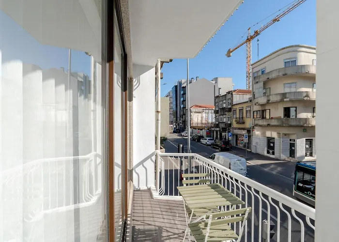 Urban Terrace & Stylish Living Spaces By Hostwise * Porto