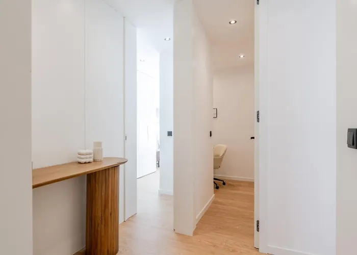 Urban Terrace & Stylish Living Spaces By Hostwise * Porto