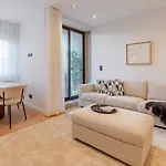 Urban Terrace & Stylish Living Spaces By Hostwise * Porto