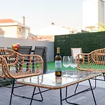 Urban Terrace & Stylish Living Spaces By Hostwise * Porto